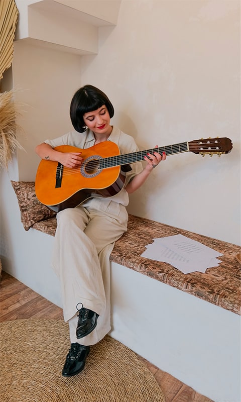 playing-guitar